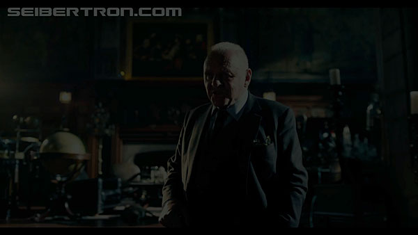 last-knight-international-trailer-170517-0526.jpg