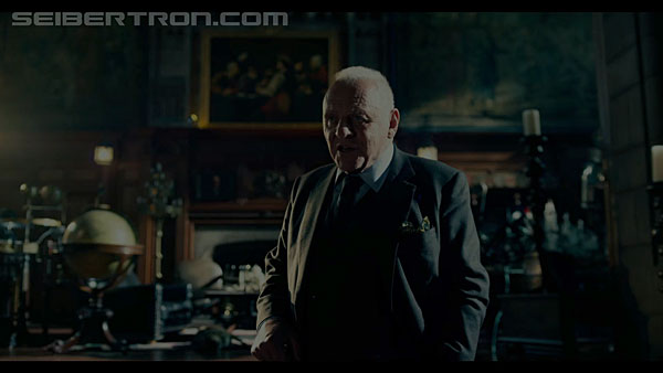 last-knight-international-trailer-170517-0527.jpg