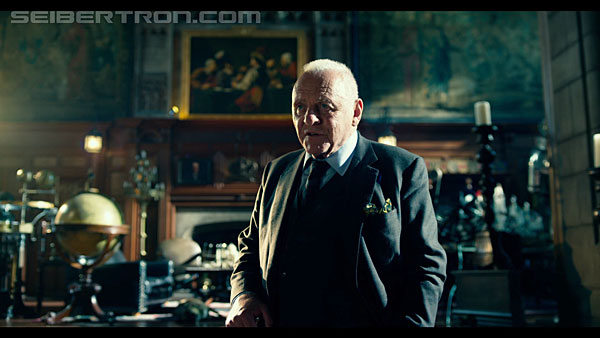 last-knight-international-trailer-170517-0531.jpg