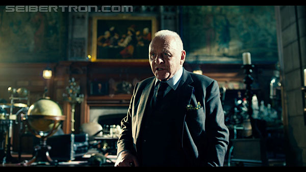 last-knight-international-trailer-170517-0533.jpg
