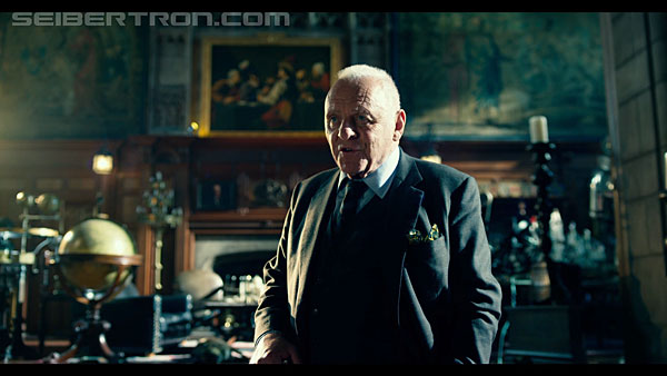 last-knight-international-trailer-170517-0535.jpg