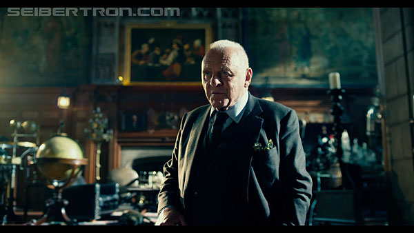 last-knight-international-trailer-170517-0536.jpg
