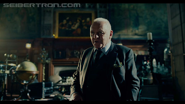 last-knight-international-trailer-170517-0537.jpg