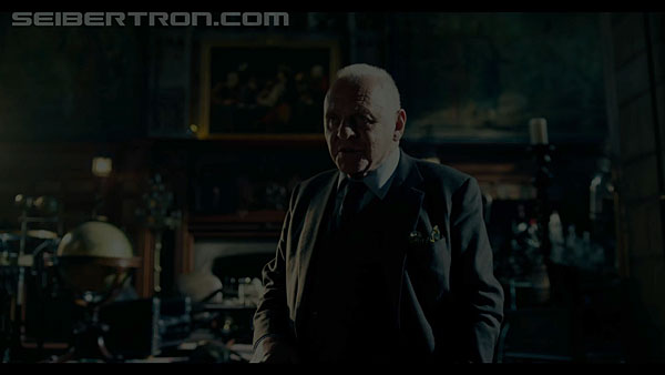 last-knight-international-trailer-170517-0538.jpg