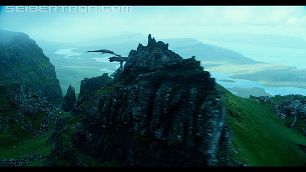 last-knight-international-trailer-170517-0540.jpg