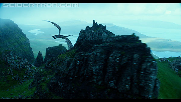 last-knight-international-trailer-170517-0542.jpg
