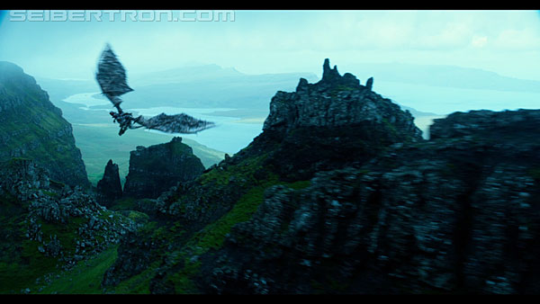 last-knight-international-trailer-170517-0546.jpg