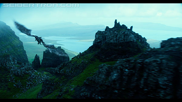 last-knight-international-trailer-170517-0547.jpg