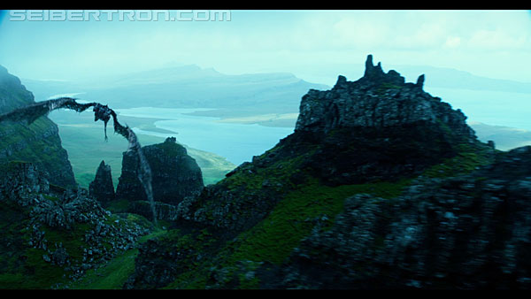 last-knight-international-trailer-170517-0549.jpg