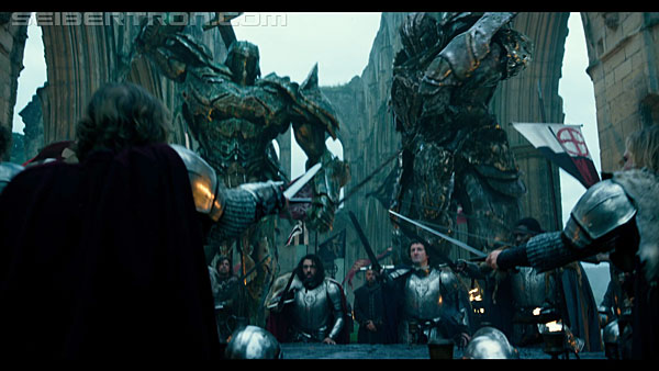 last-knight-international-trailer-170517-0557.jpg