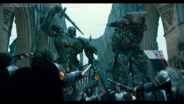 last-knight-international-trailer-170517-0560.jpg