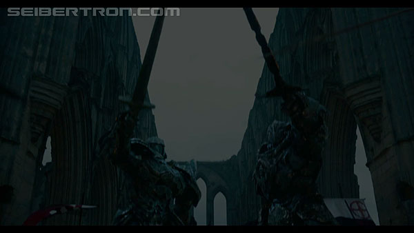 last-knight-international-trailer-170517-0568.jpg
