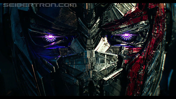 last-knight-international-trailer-170517-0589.jpg