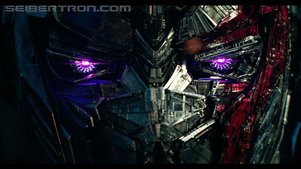 last-knight-international-trailer-170517-0591.jpg