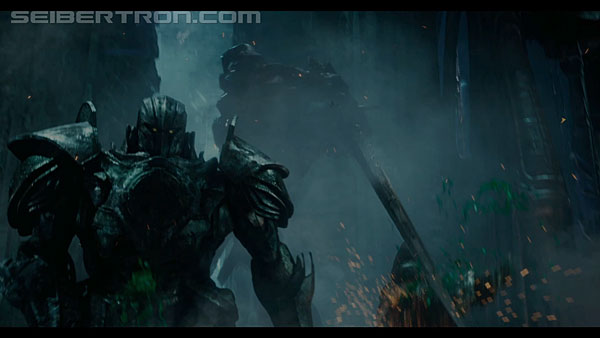 last-knight-international-trailer-170517-0617.jpg