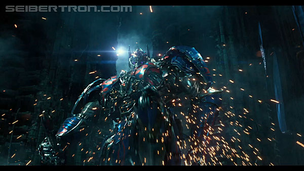 last-knight-international-trailer-170517-0629.jpg