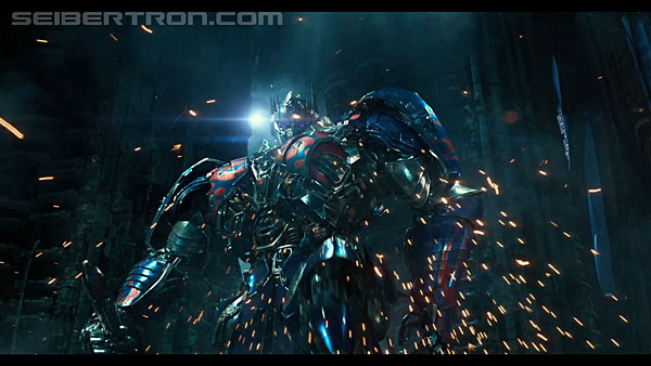 last-knight-international-trailer-170517-0630.jpg