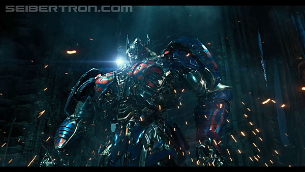 last-knight-international-trailer-170517-0631.jpg