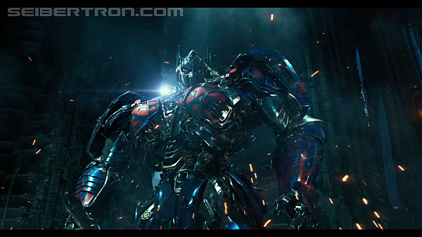 last-knight-international-trailer-170517-0632.jpg