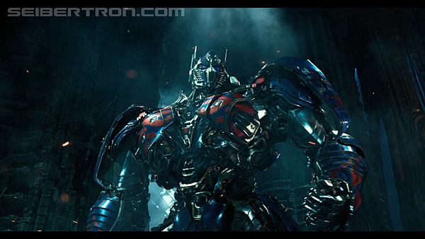 last-knight-international-trailer-170517-0636.jpg