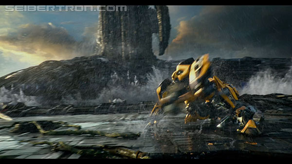 last-knight-international-trailer-170517-0657.jpg