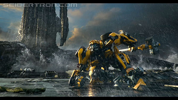last-knight-international-trailer-170517-0660.jpg