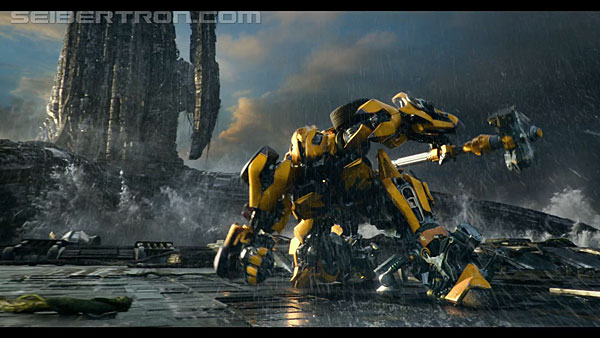 last-knight-international-trailer-170517-0661.jpg