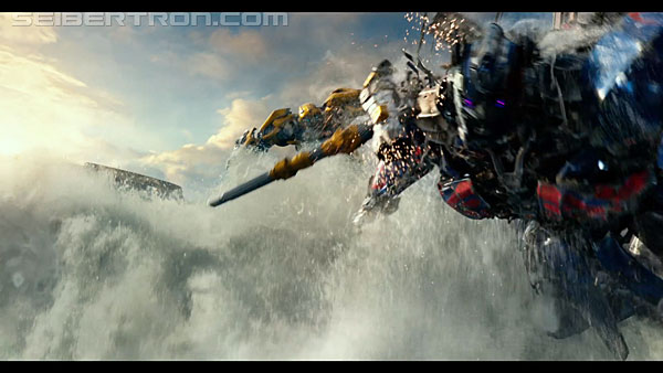 last-knight-international-trailer-170517-0670.jpg