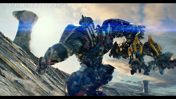 last-knight-international-trailer-170517-0673.jpg