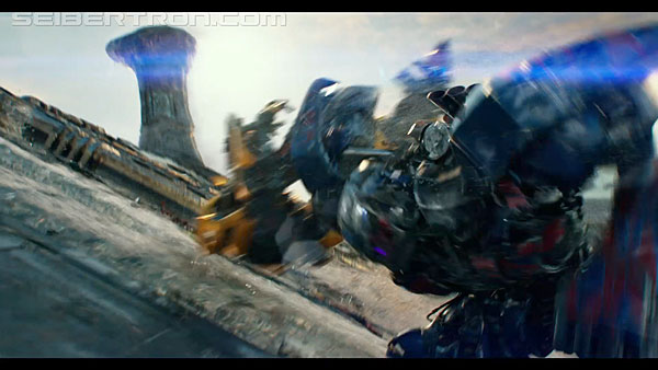 last-knight-international-trailer-170517-0677.jpg