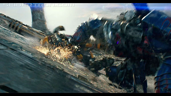 last-knight-international-trailer-170517-0678.jpg