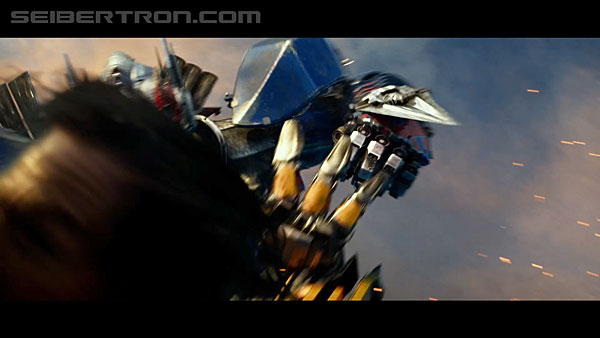 last-knight-international-trailer-170517-0691.jpg