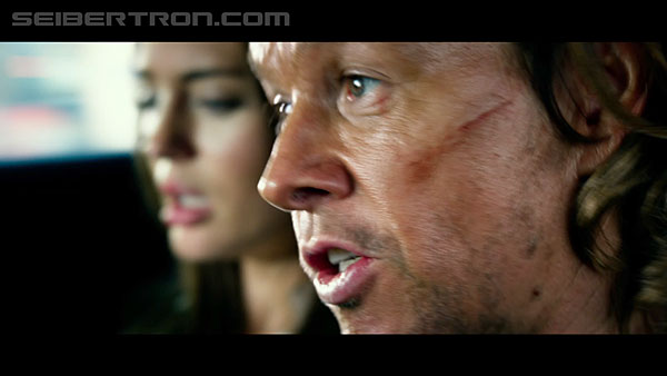 last-knight-international-trailer-170517-0706.jpg