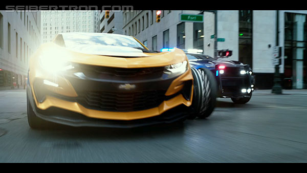 last-knight-international-trailer-170517-0709.jpg