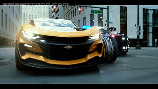 last-knight-international-trailer-170517-0710.jpg