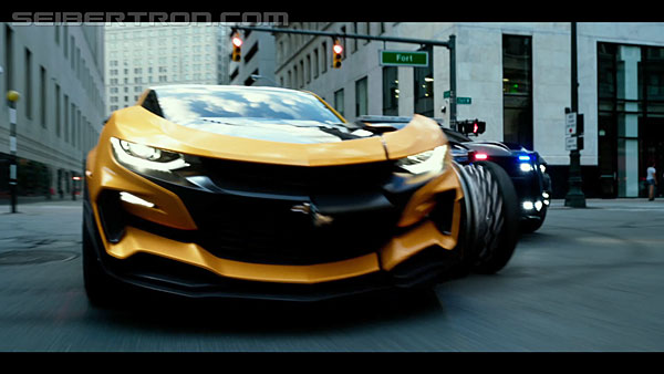 last-knight-international-trailer-170517-0711.jpg