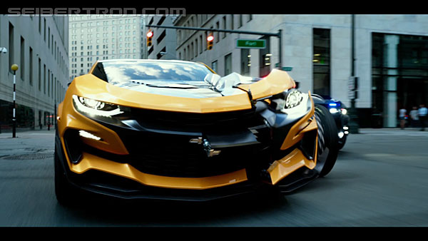 last-knight-international-trailer-170517-0712.jpg