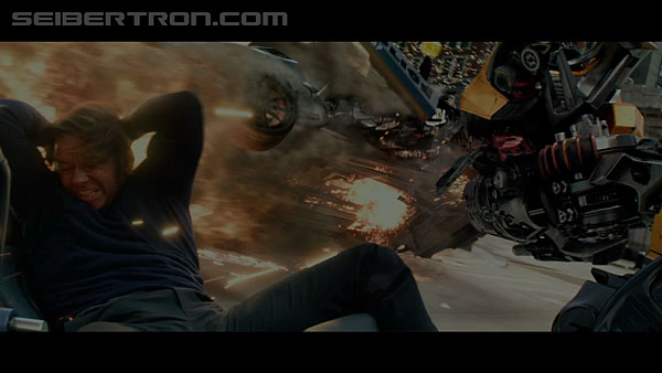 last-knight-international-trailer-170517-0735.jpg