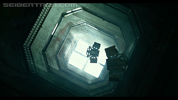 last-knight-international-trailer-170517-0739.jpg