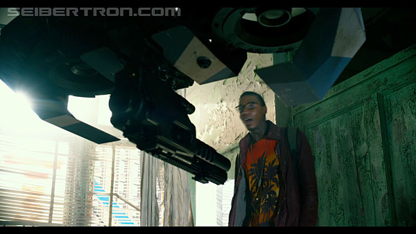 last-knight-international-trailer-170517-0743.jpg