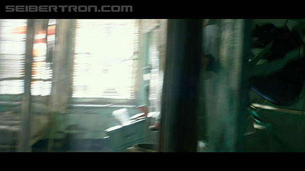 last-knight-international-trailer-170517-0751.jpg