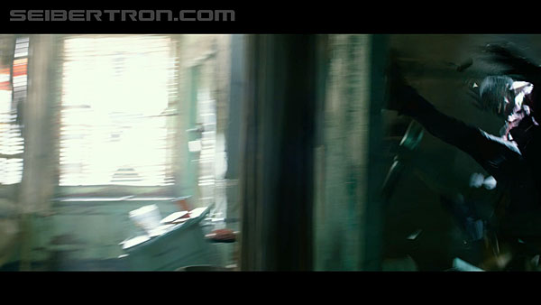 last-knight-international-trailer-170517-0752.jpg