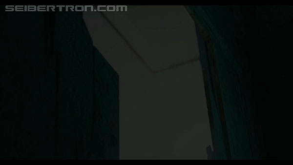 last-knight-international-trailer-170517-0756.jpg