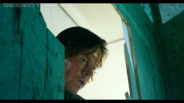 last-knight-international-trailer-170517-0759.jpg