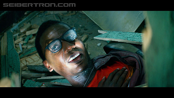 last-knight-international-trailer-170517-0766.jpg
