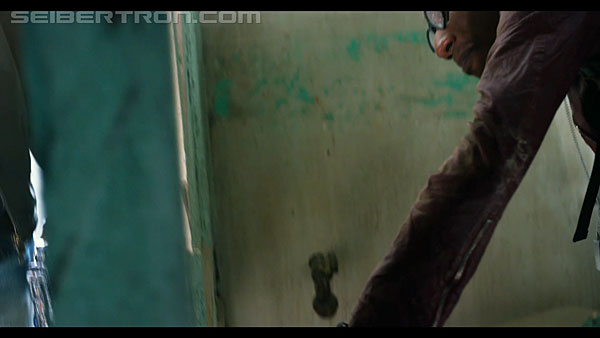 last-knight-international-trailer-170517-0787.jpg