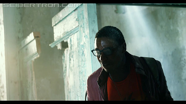 last-knight-international-trailer-170517-0790.jpg