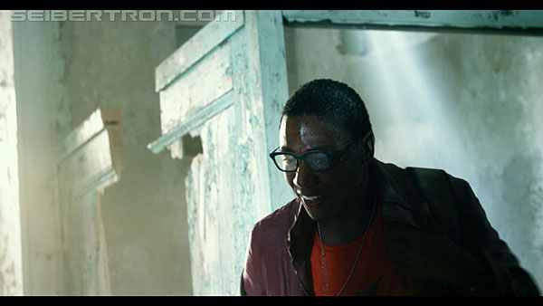 last-knight-international-trailer-170517-0791.jpg