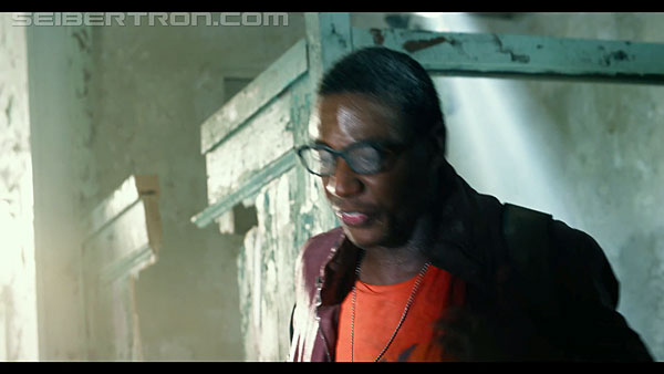 last-knight-international-trailer-170517-0794.jpg