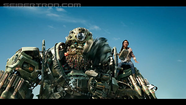last-knight-international-trailer-170517-0799.jpg